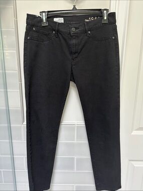 GAP women’s Skinny Jeans in Black